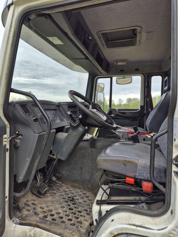 Volvo FL180, auto transporters
