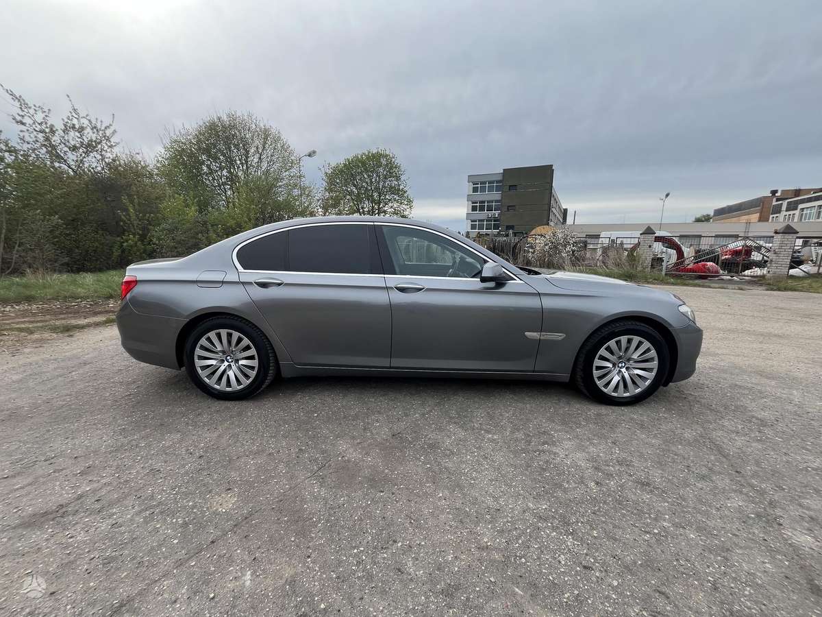 BMW 730, 3.0 l., Седан