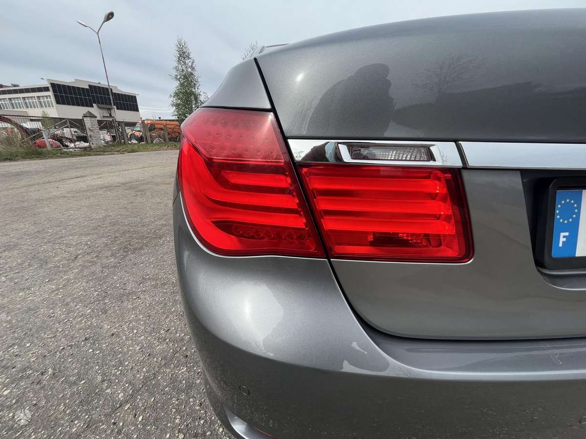 BMW 730, 3.0 l., Седан