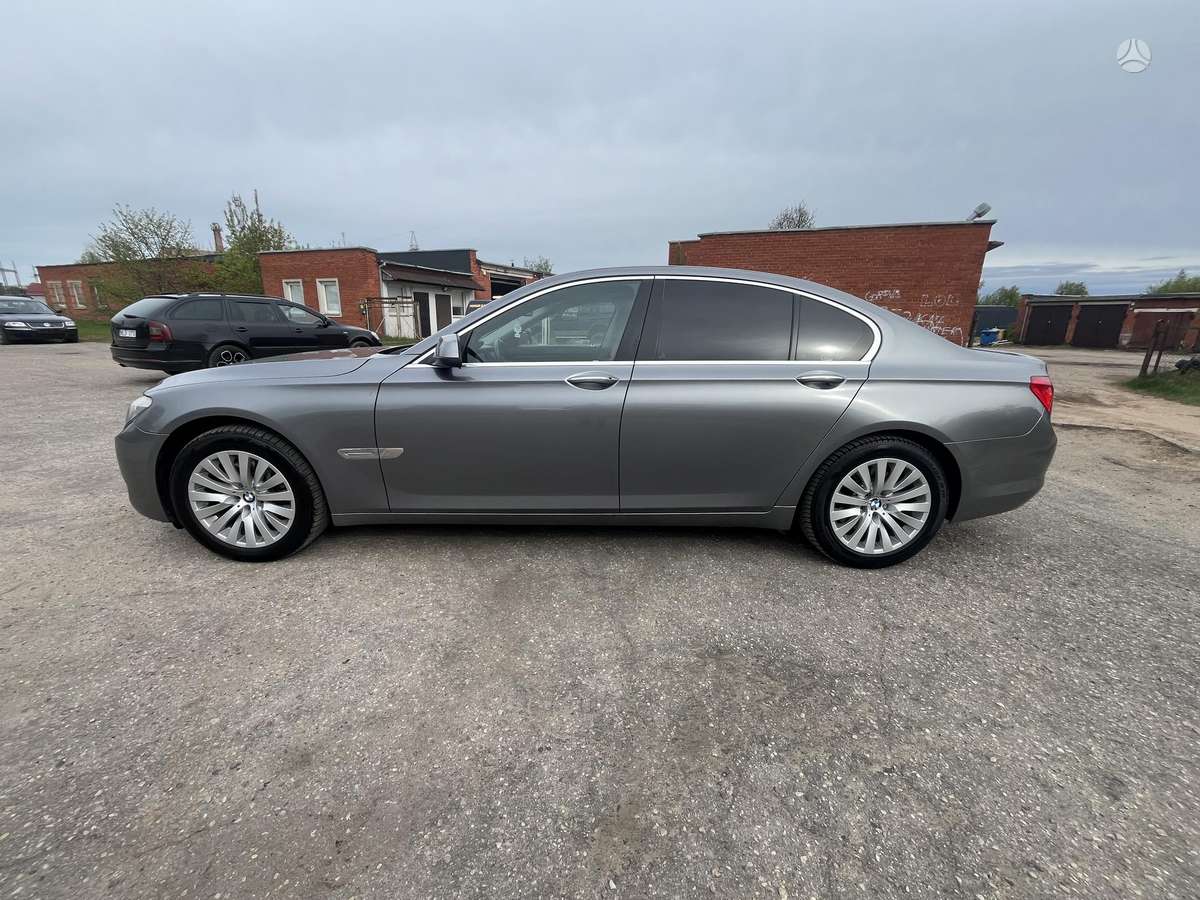 BMW 730, 3.0 l., Седан