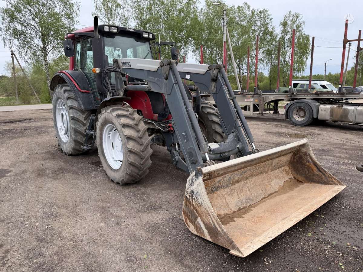Valtra N141, traktoriai