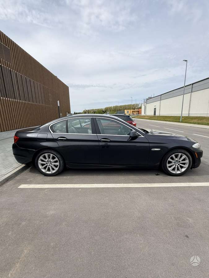 BMW 528, 2.0 l., Седан