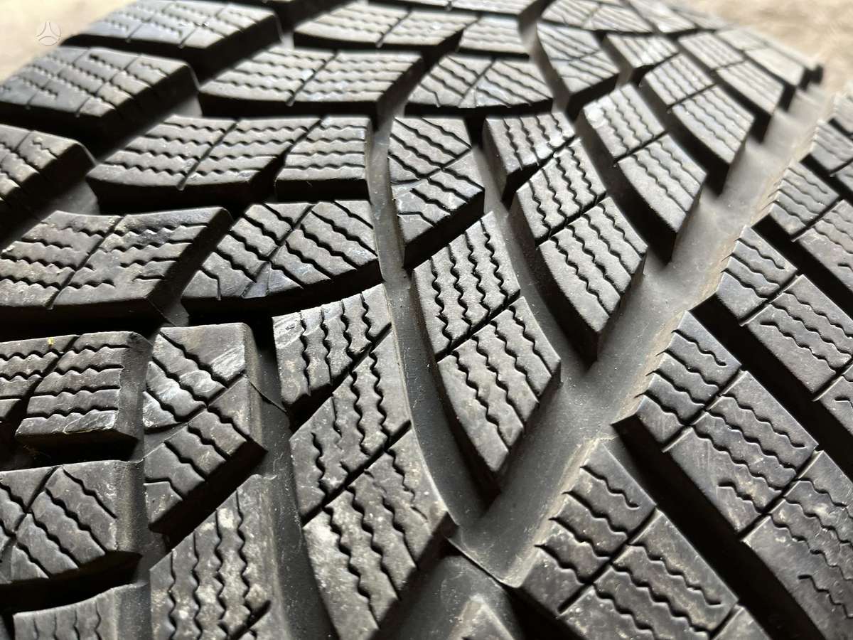 Goodyear UltraGrip Performance +, winter 235/35 R20