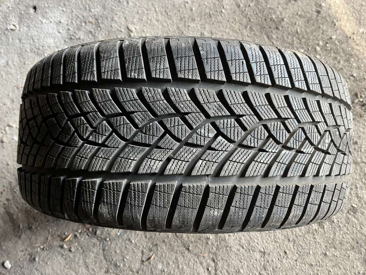 Goodyear UltraGrip Performance +, winter 235/35 R20