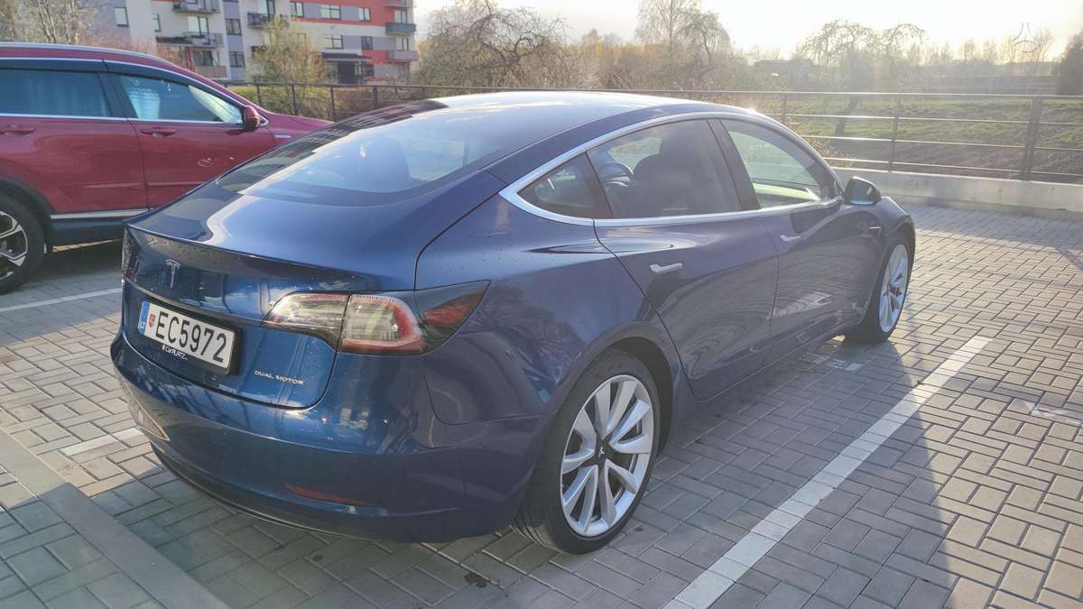 Tesla Model 3, 81 kWh, hatchback