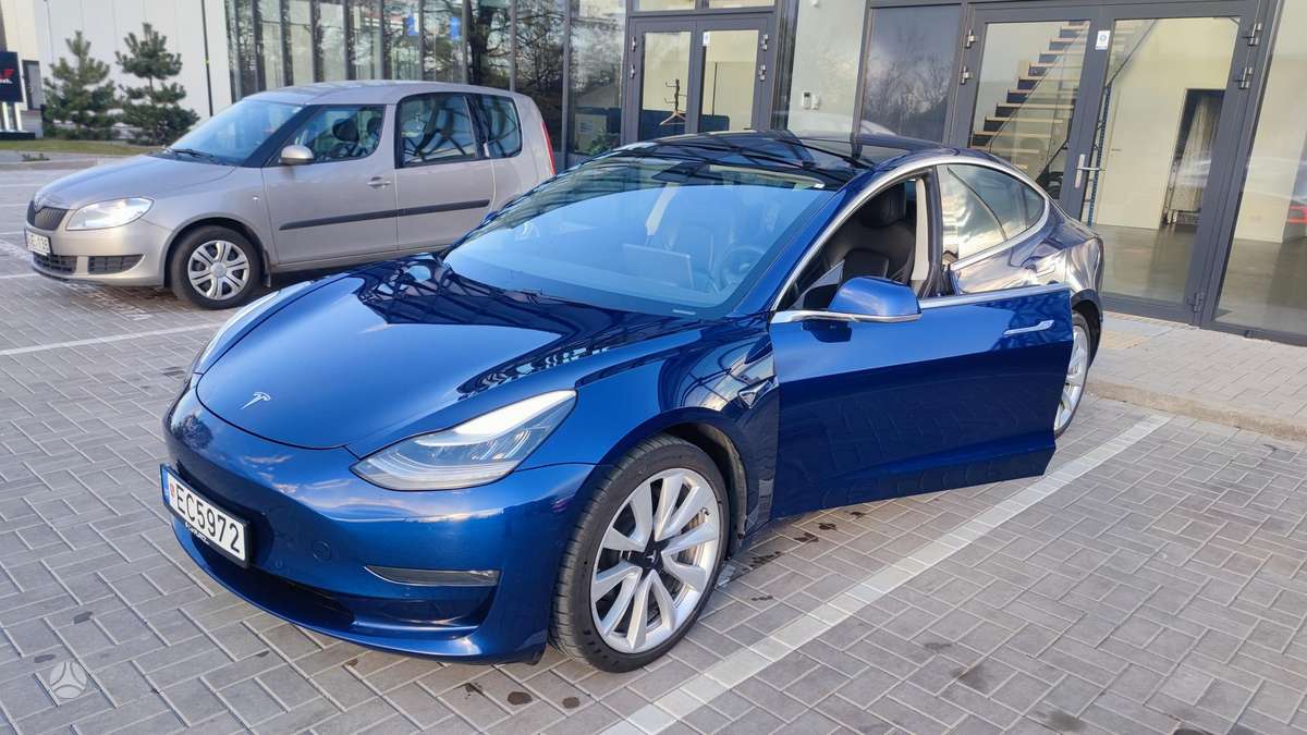Tesla Model 3, 81 kWh, hatchback