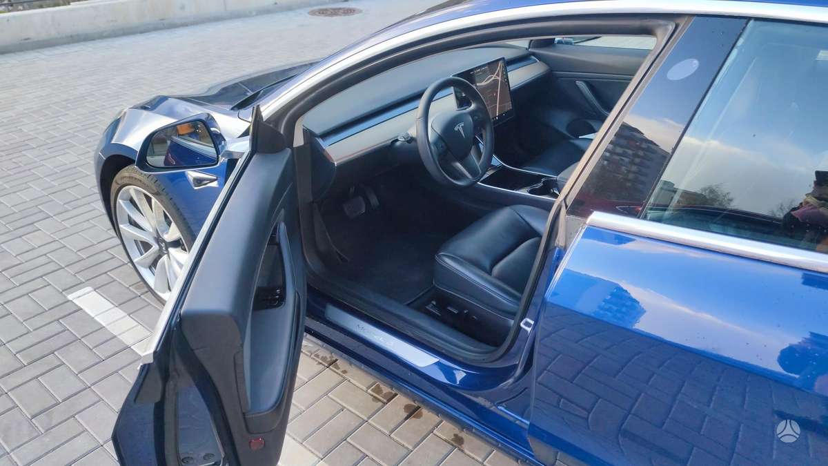 Tesla Model 3, 81 kWh, hatchback