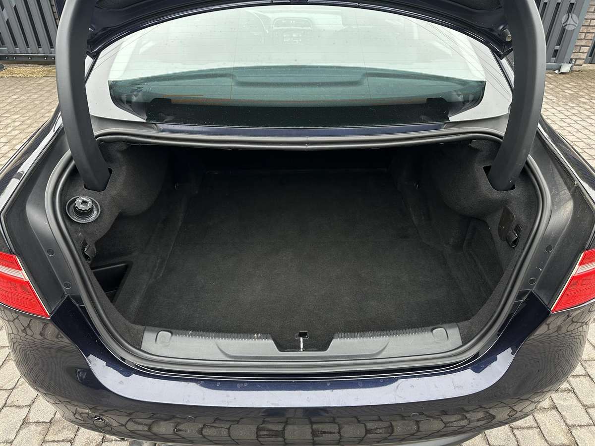 Jaguar XE, 2.0 l., Седан