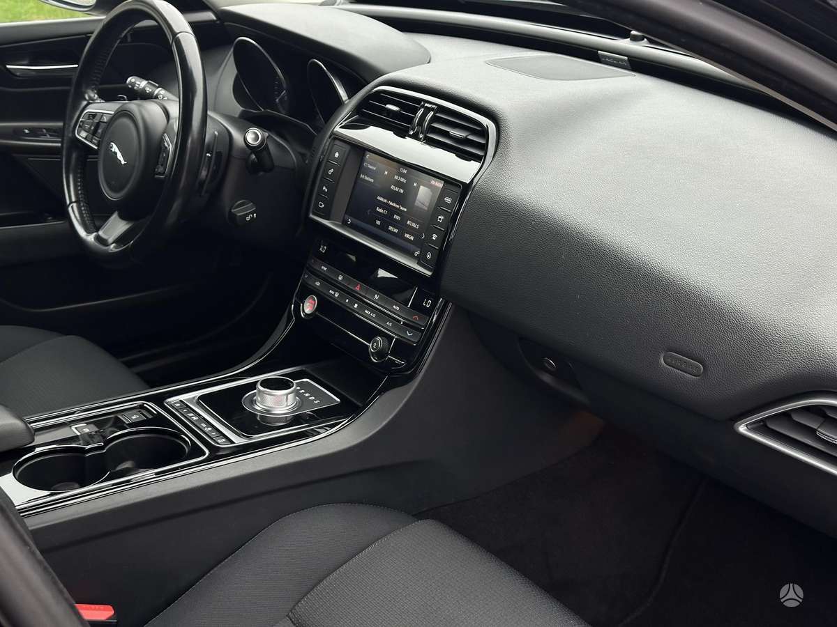 Jaguar XE, 2.0 l., Седан