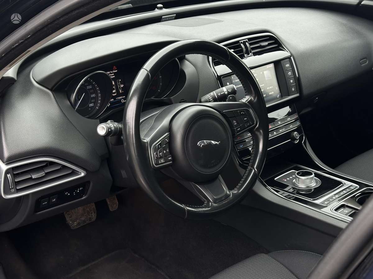Jaguar XE, 2.0 l., Седан
