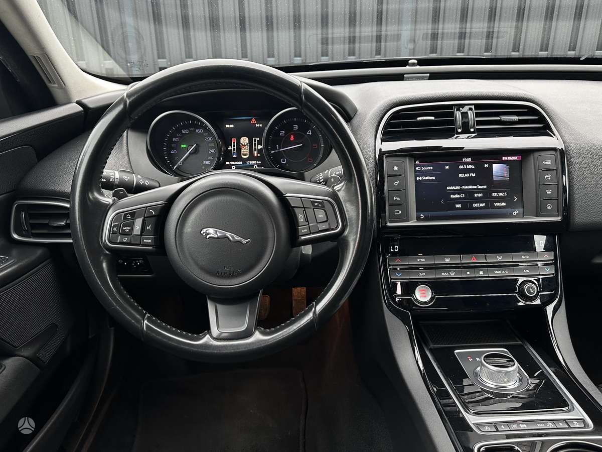Jaguar XE, 2.0 l., Седан
