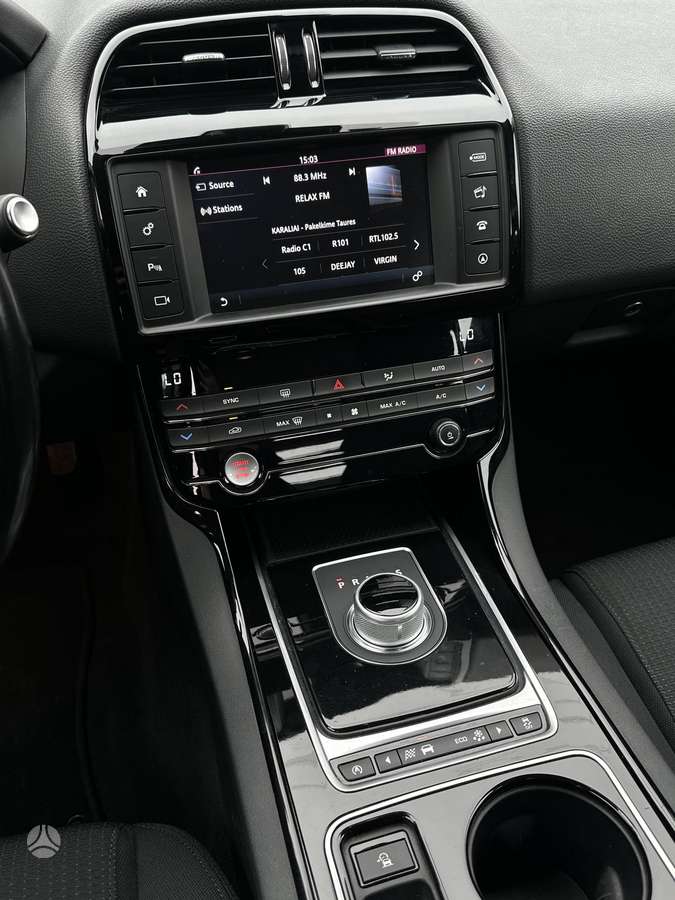 Jaguar XE, 2.0 l., Седан