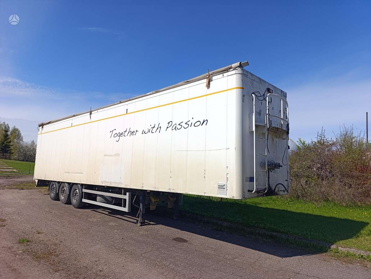 Knapen, ar slīdošo grīdu
