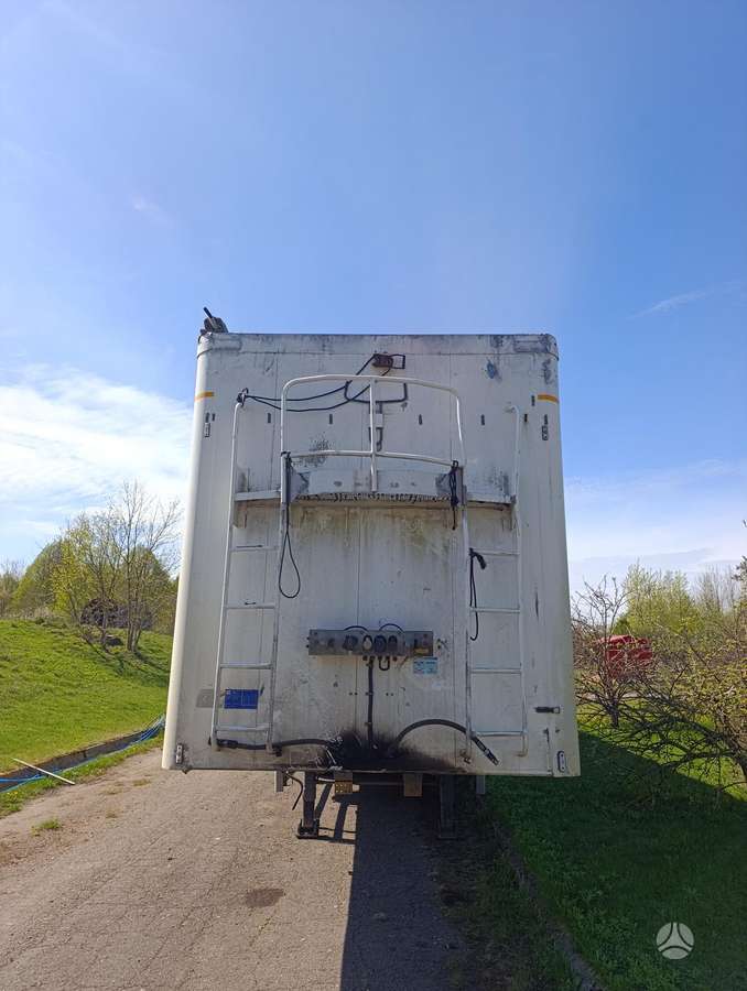 Knapen, su slankiojančiomis grindimis
