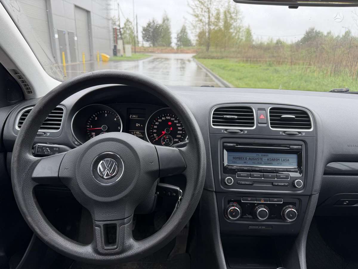 Volkswagen Golf - 6