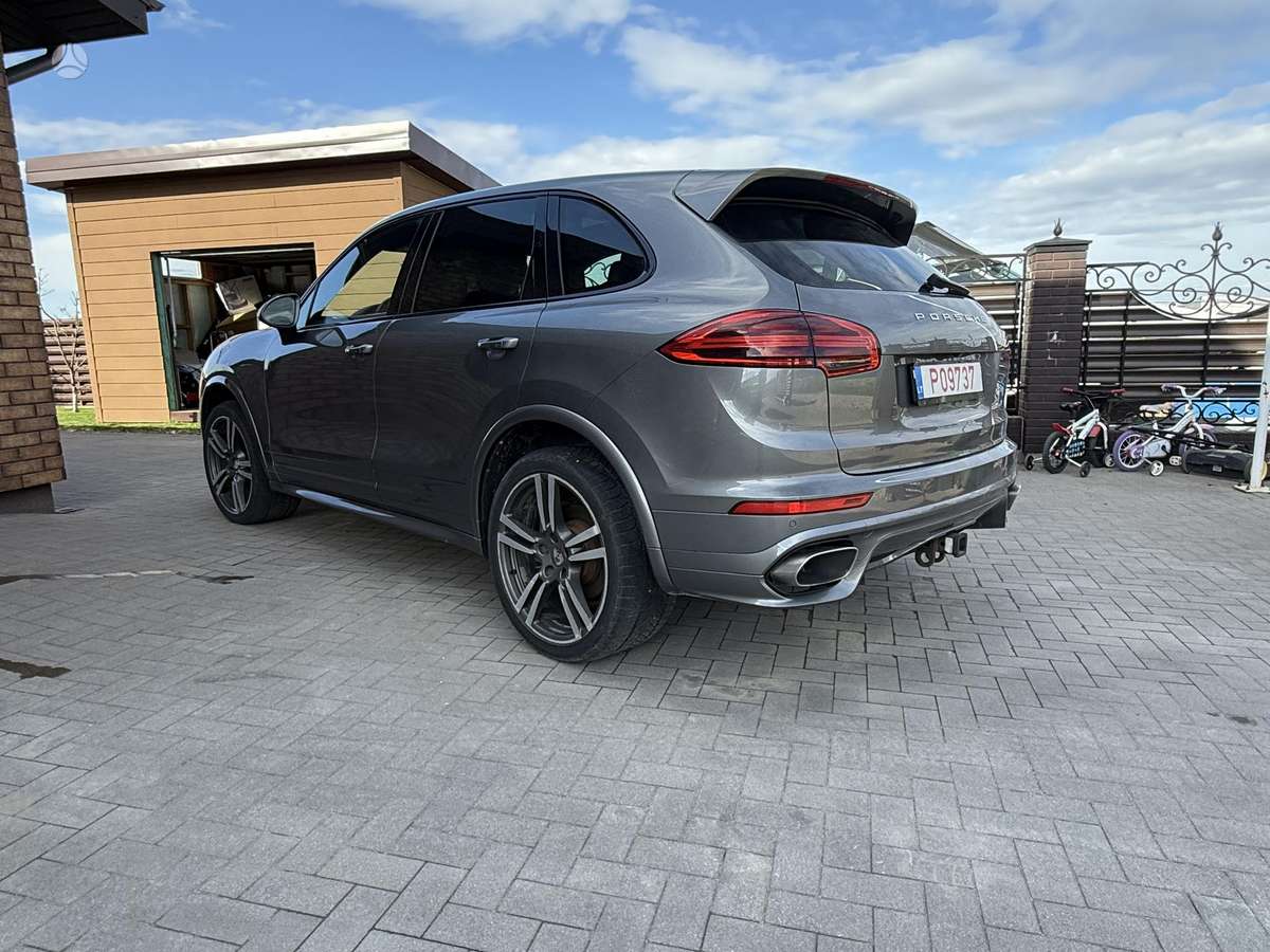Porsche Cayenne - 2