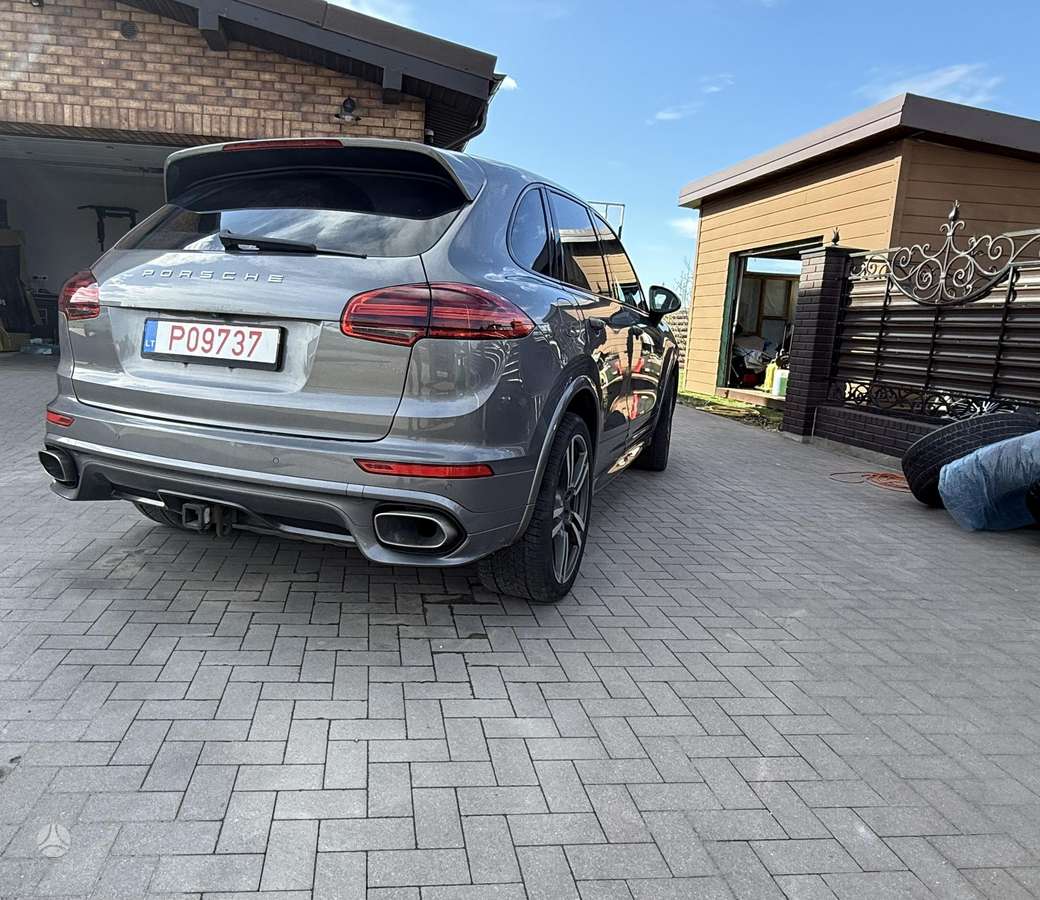 Porsche Cayenne - 4