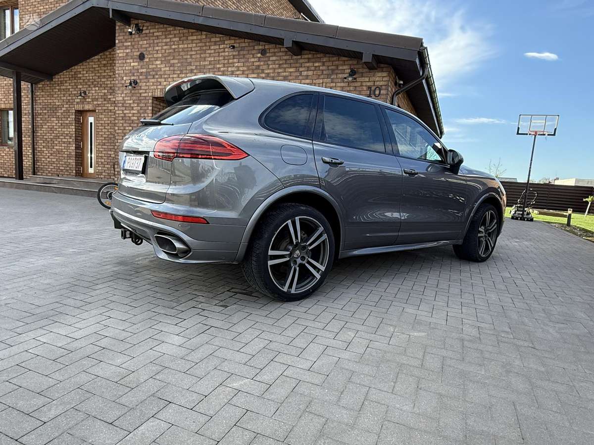 Porsche Cayenne - 5