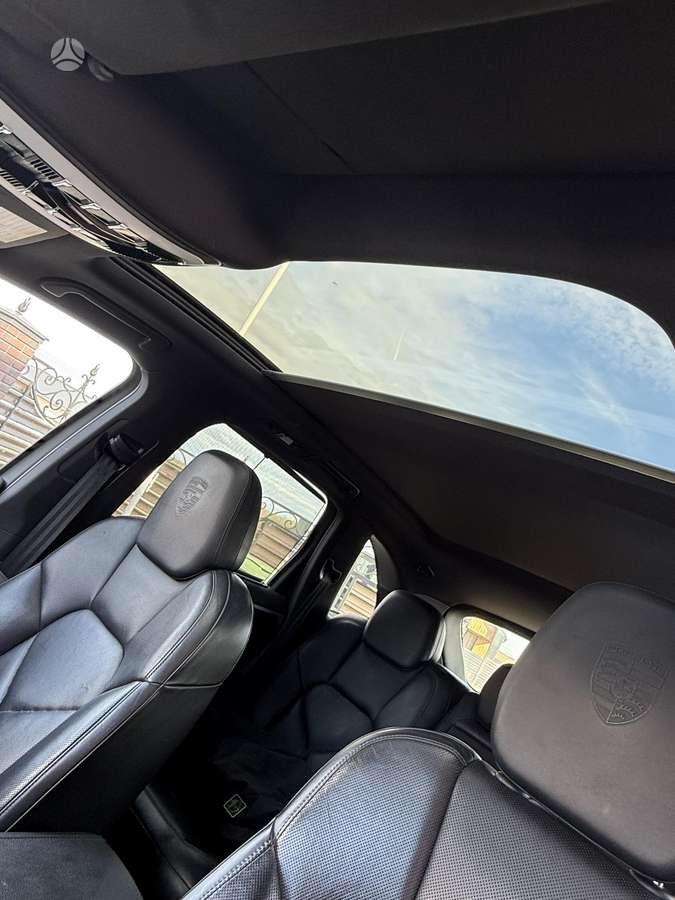 Porsche Cayenne - 8