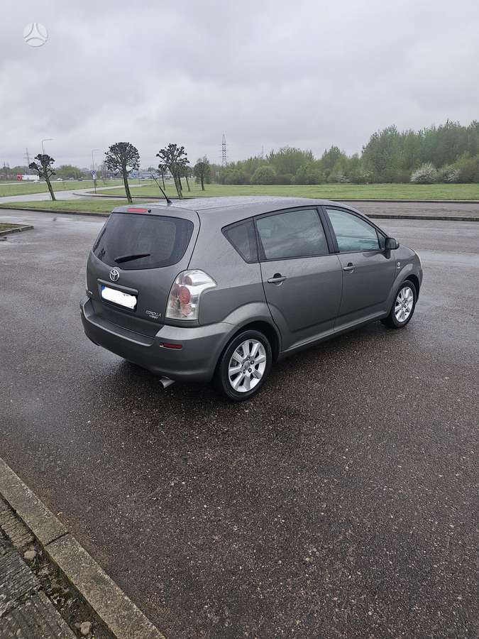 Toyota Corolla Verso - 3