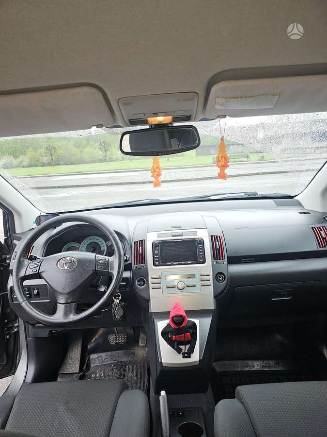 Toyota Corolla Verso - 8