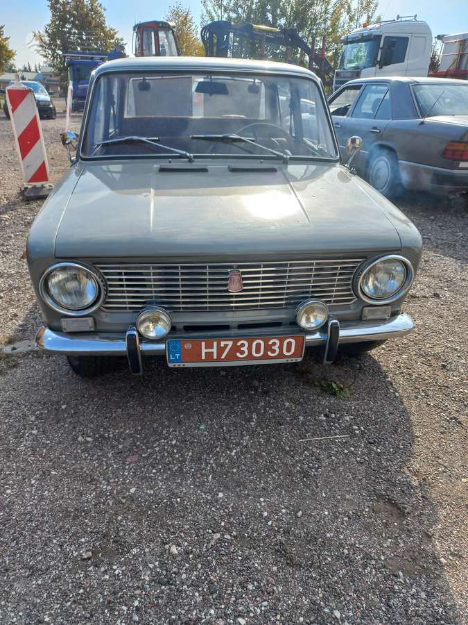 Lada 21011, 1.3 l., Седан