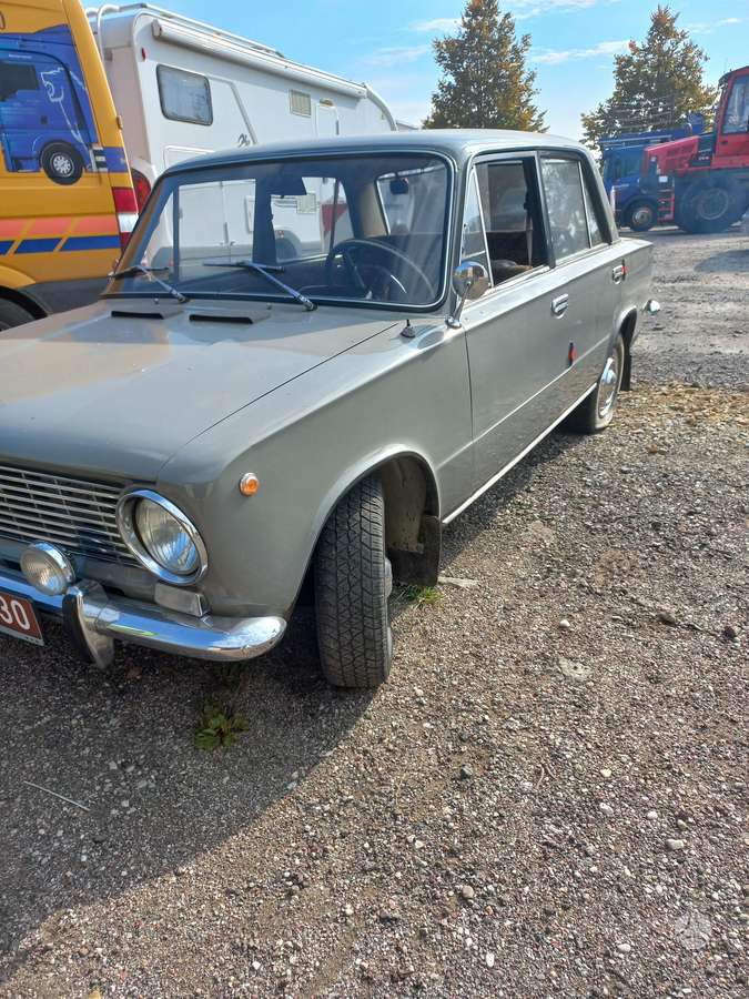 Lada 21011, 1.3 l., Седан