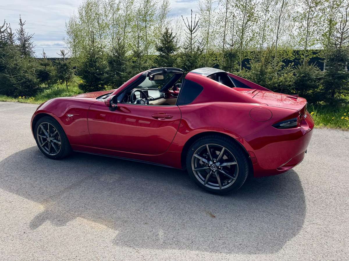 Mazda MX-5, 2.0 l., convertible
