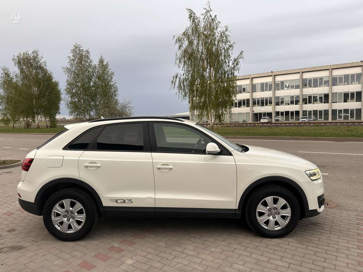 Audi Q3, 2.0 l., off-road / crossover