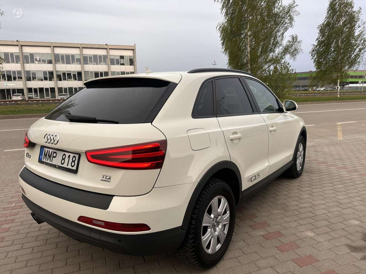 Audi Q3, 2.0 l., off-road / crossover