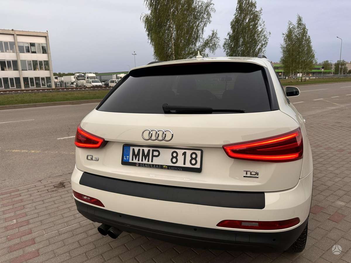Audi Q3, 2.0 l., off-road / crossover