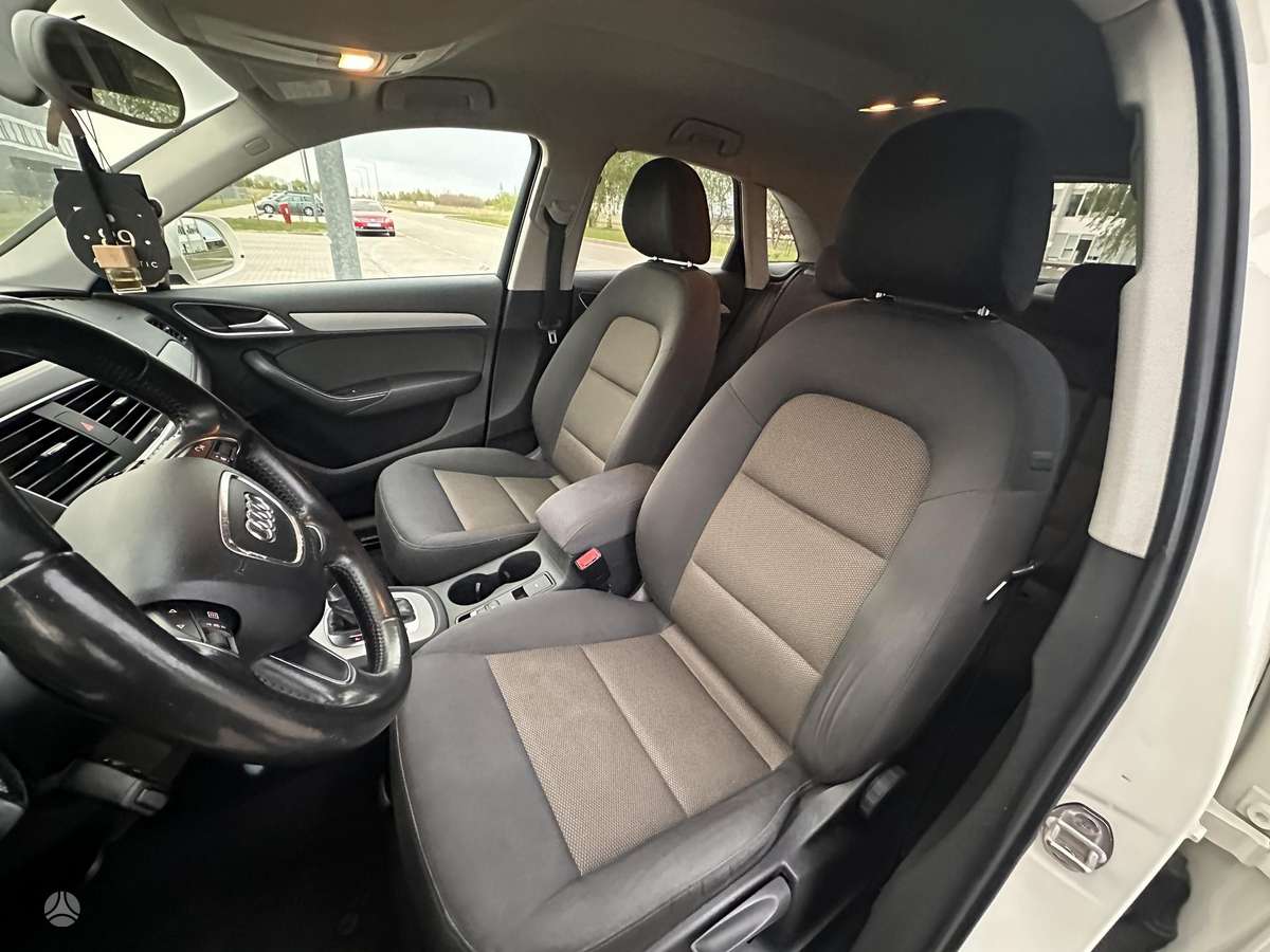 Audi Q3, 2.0 l., off-road / crossover