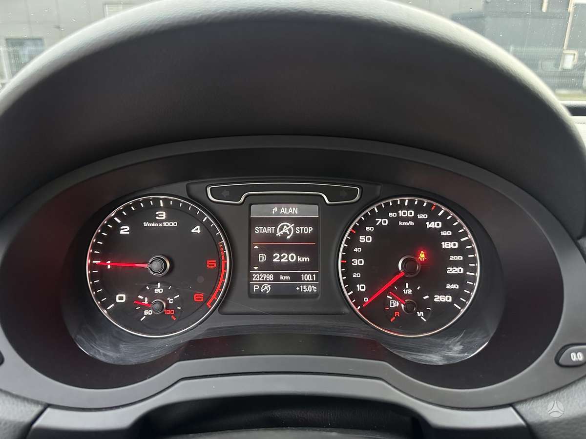 Audi Q3, 2.0 l., off-road / crossover