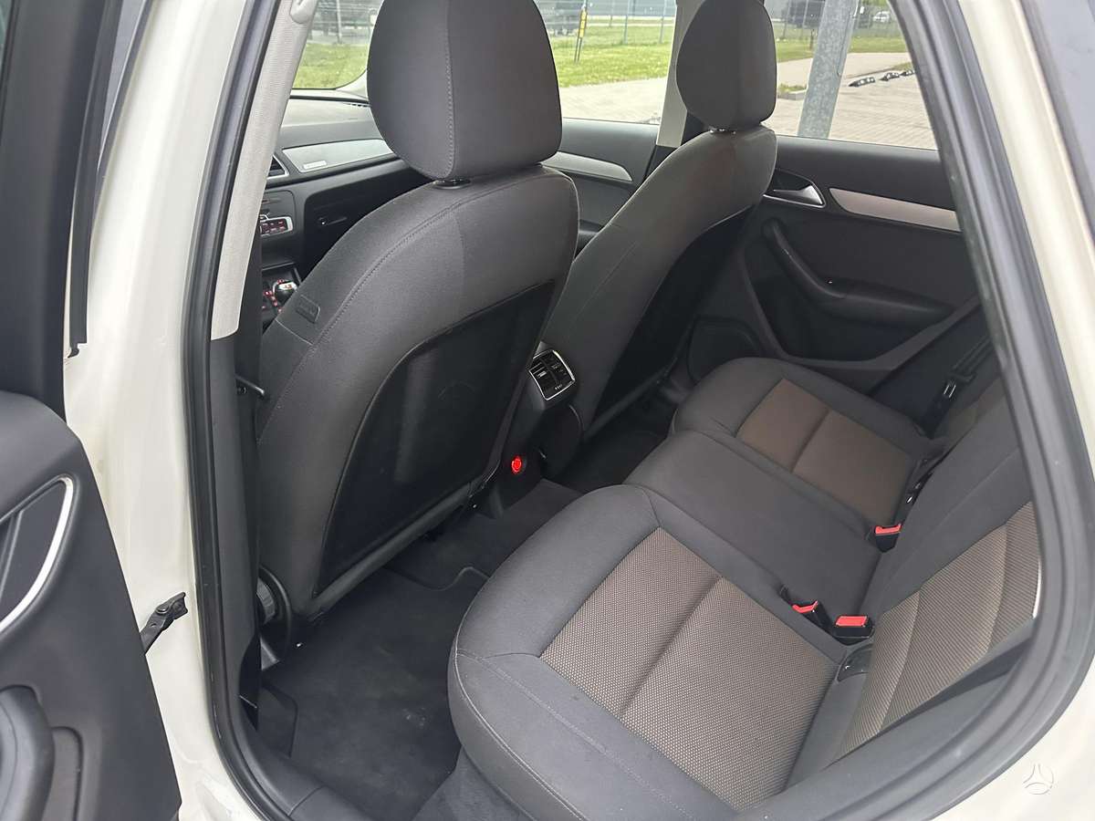 Audi Q3, 2.0 l., off-road / crossover