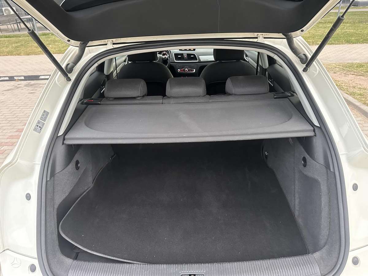 Audi Q3, 2.0 l., off-road / crossover