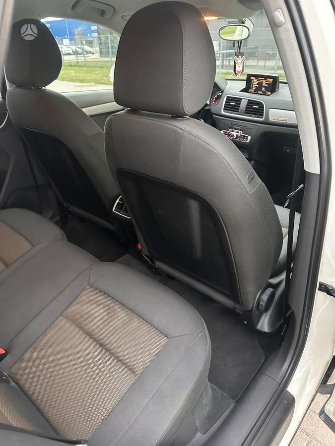 Audi Q3, 2.0 l., off-road / crossover