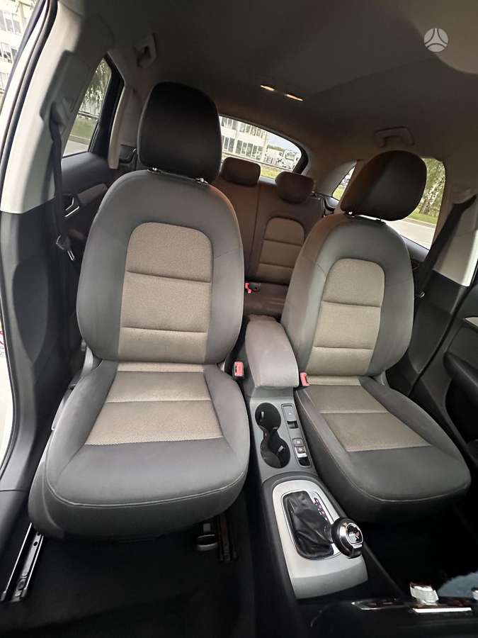 Audi Q3, 2.0 l., off-road / crossover