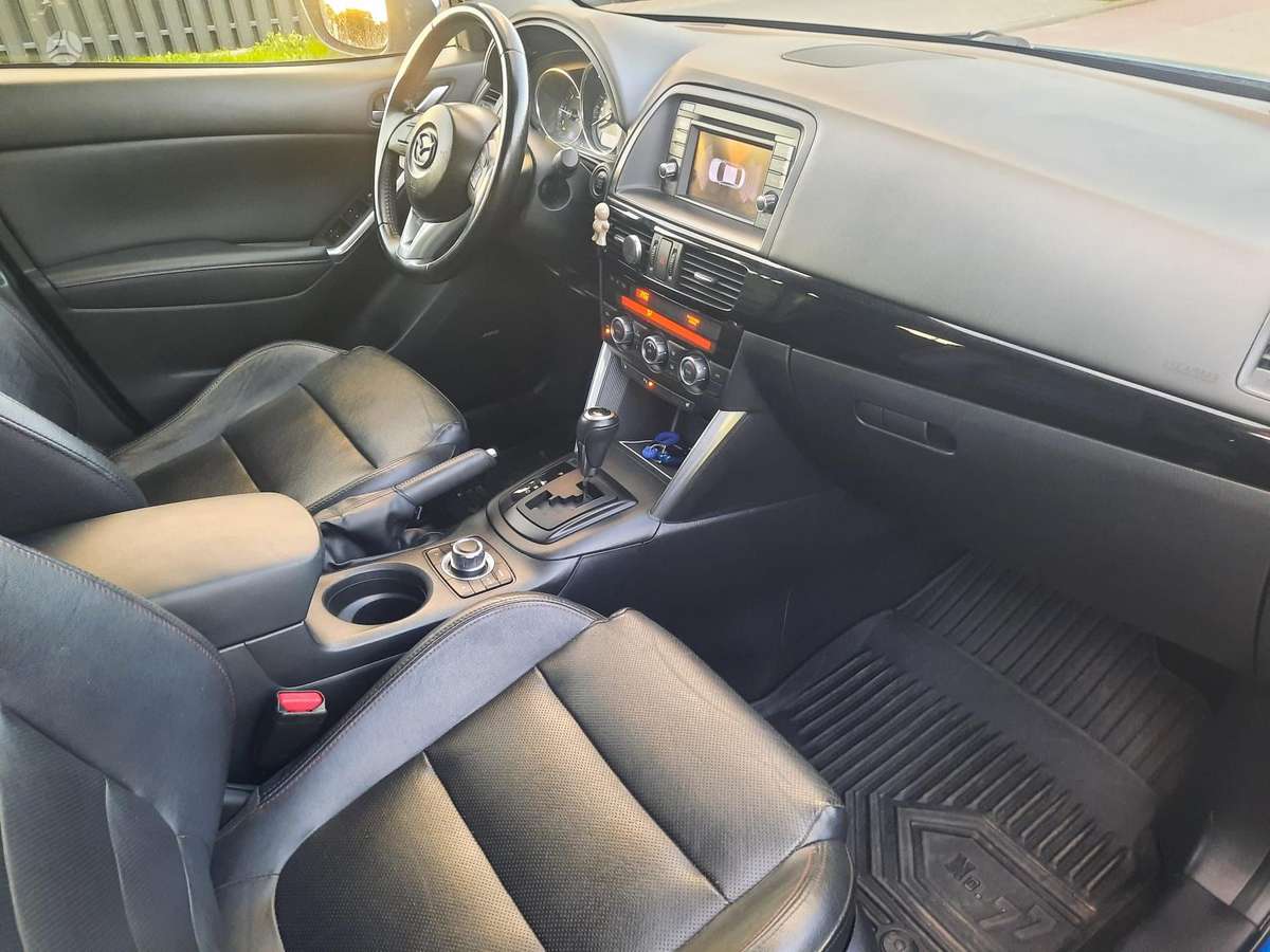 Mazda CX-5, 2.2 l., off-road / crossover