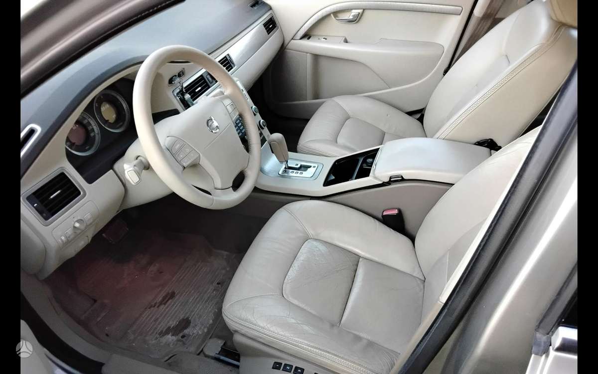 Volvo XC70, 2.4 l., wagon