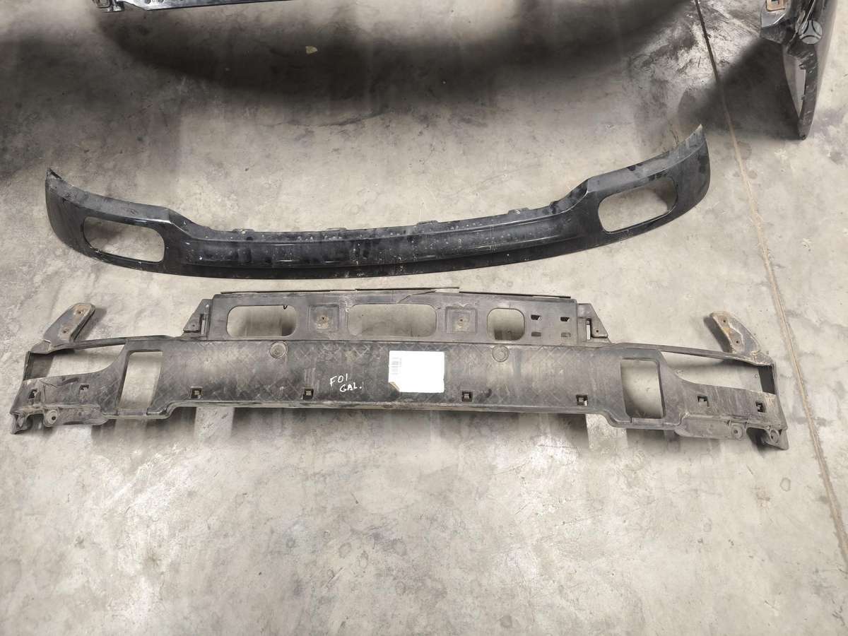 BMW 740 kėbulo dalys