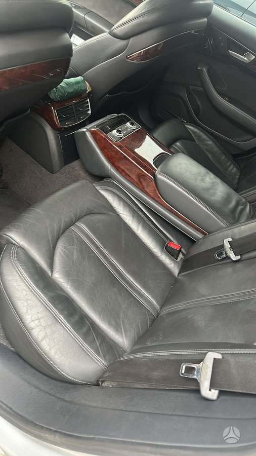 Audi A8, 4.1 l., Седан