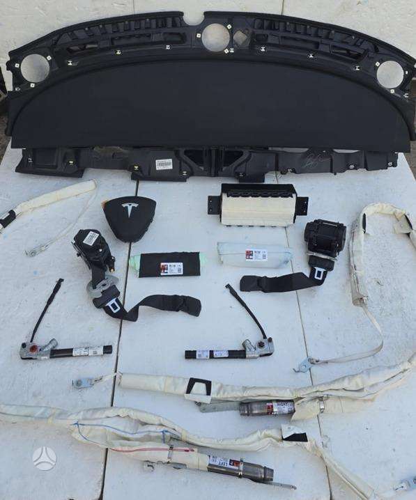 Tesla Model 3, 1617900-00-A, детали кузова