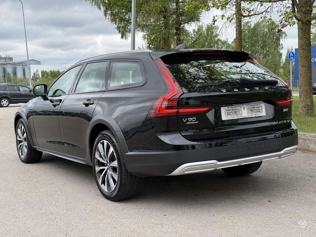 Volvo V90 Cross Country, Универсал