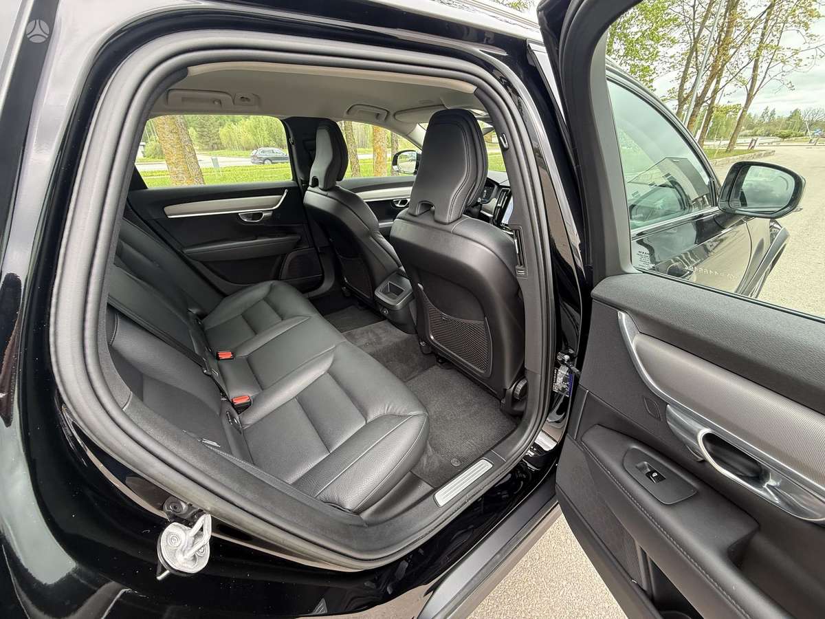 Volvo V90 Cross Country, Универсал