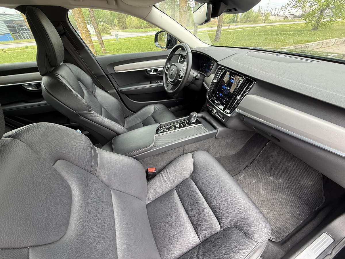 Volvo V90 Cross Country, Универсал