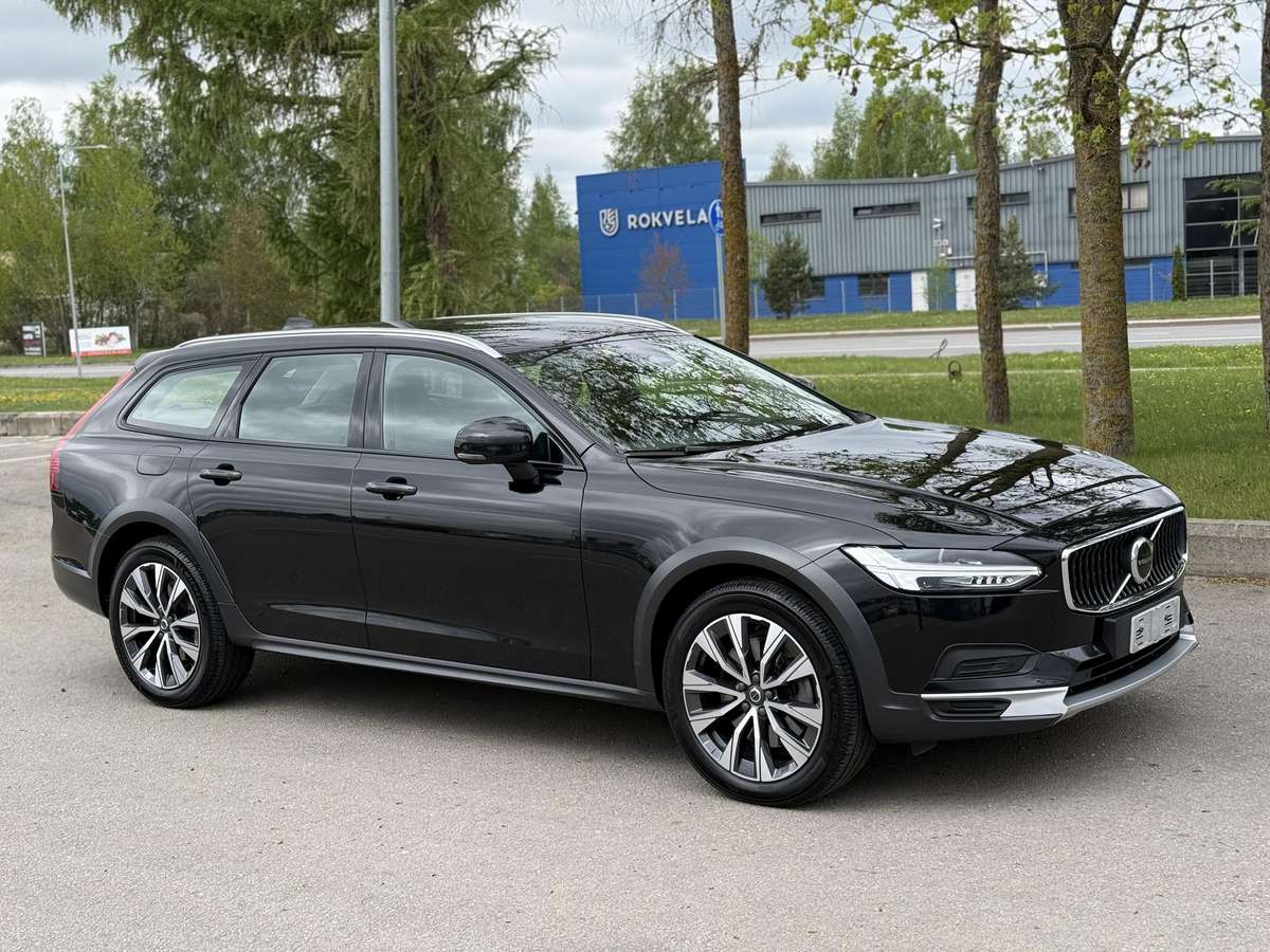 Volvo V90 Cross Country, Универсал