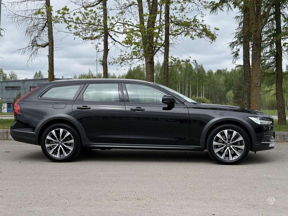 Volvo V90 Cross Country, Универсал