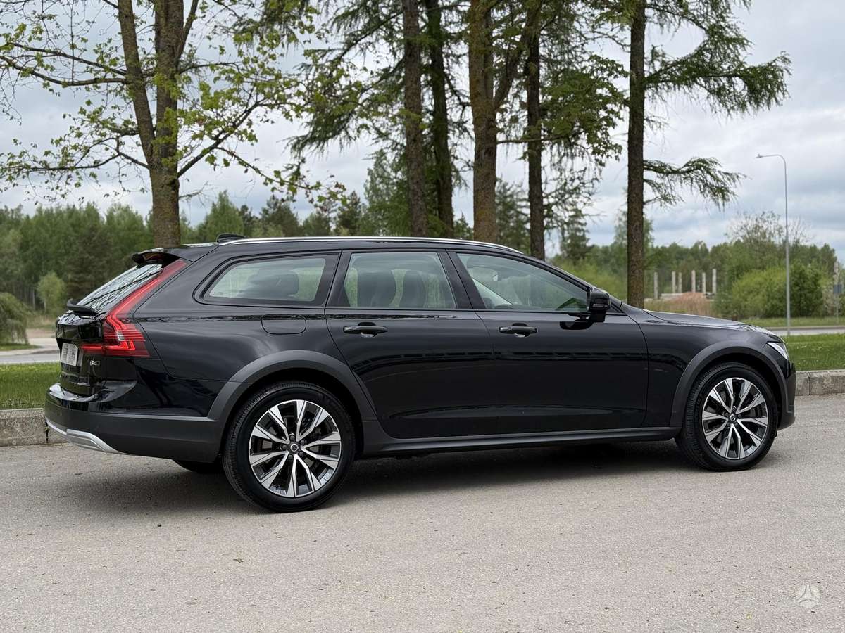 Volvo V90 Cross Country, Универсал