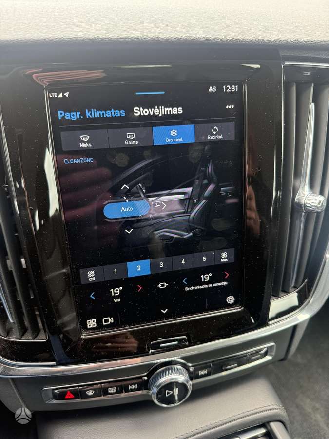 Volvo V90 Cross Country, Универсал