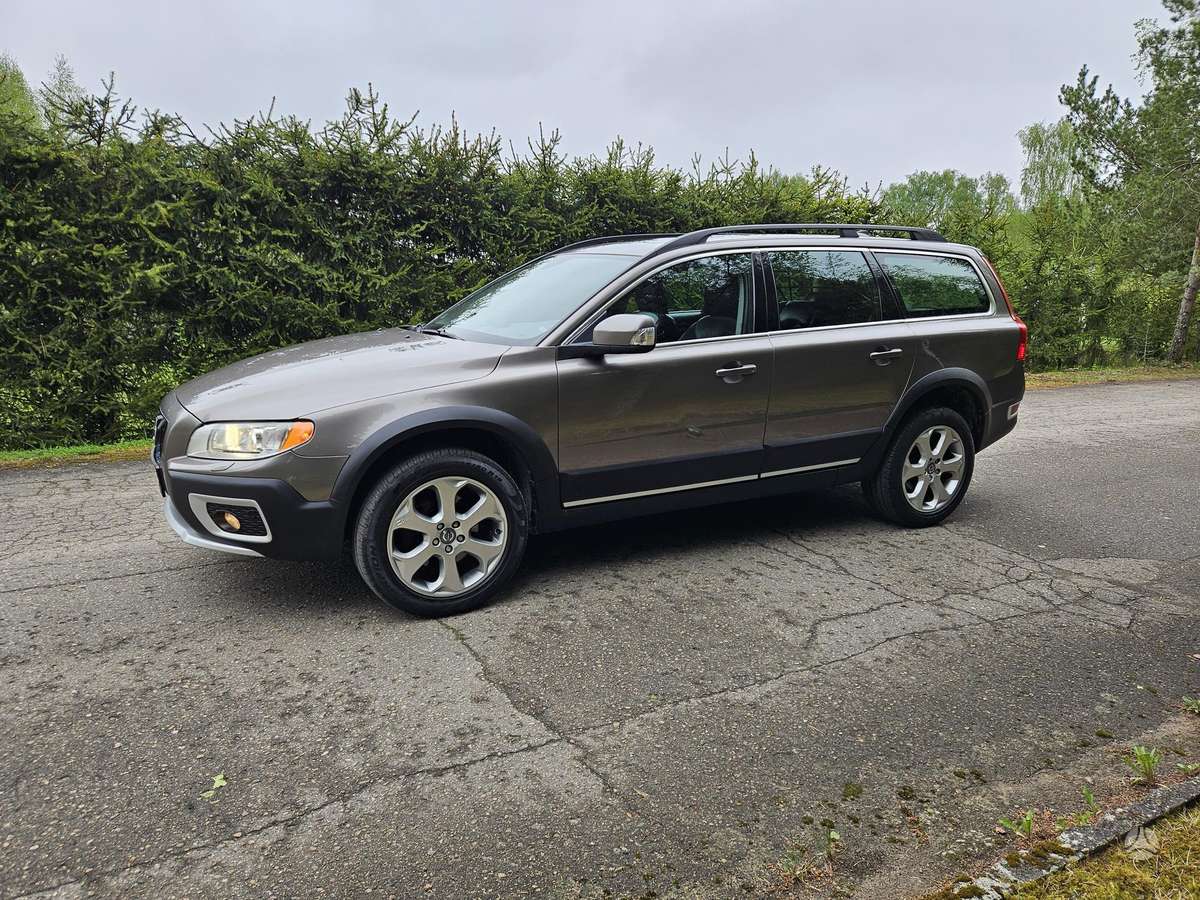 Volvo XC70, 2.4 l., wagon
